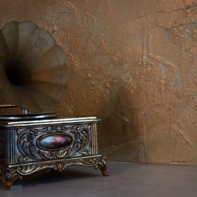 6 Collectibles from Attics and Garage Sales That Can Quickly Turn Into Cash